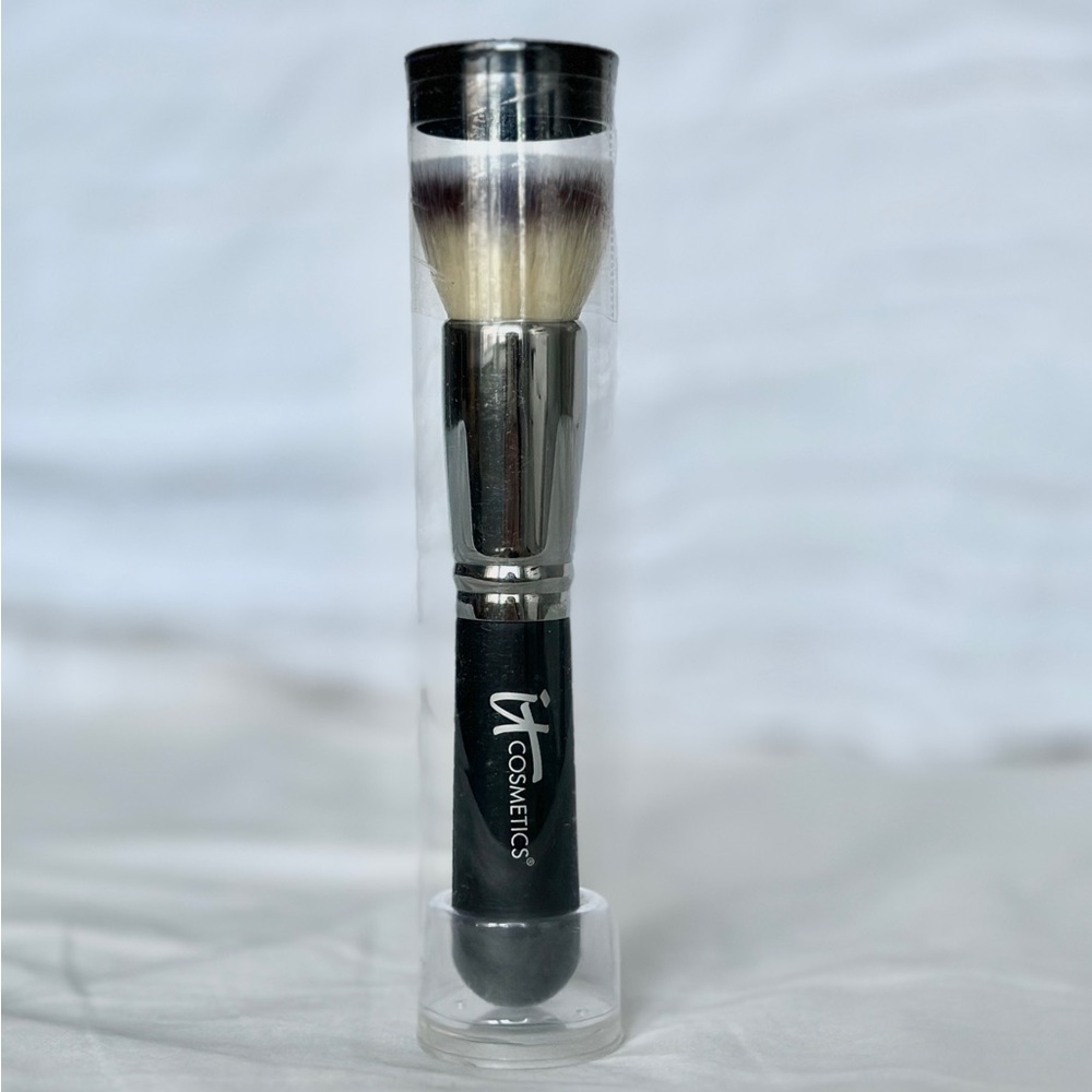 NWT✨ IT Cosmetics Heavenly Luxe Brush #6